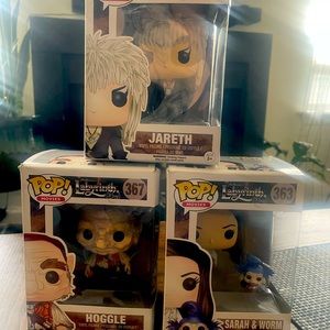 Includes Sara and Worm, Hoggle, and Jareth. Perfect . Highly collectible item .